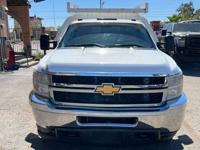 2013 Chevrolet 3500HD Reg cab & Chassis Utility body 6.6L Diesel 2WD! Phoenix - Image 3
