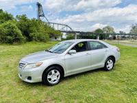 2010 Toyota Camry LE V6 4dr Sedan 6A _Toyota_ _Camry_ _Sedan_ - Image 3