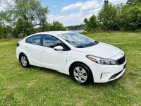 2017 Kia Forte LX 4dr Sedan 6M _Kia_ _Forte_ _Sedan_ - Image 4