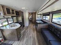 2023 HEARTLAND PIONEER Q300 + Gator Truck Center of Ocala - Image 7