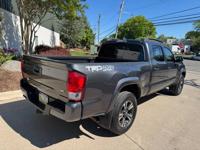 2017 Toyota tacoma trd sport crew cab long bed 4x4 PREMIUM TRUCK! PHILADELPHIA - Image 4