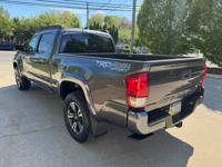 2017 Toyota tacoma trd sport crew cab long bed 4x4 PREMIUM TRUCK! PHILADELPHIA - Image 6