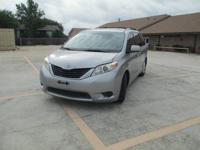 2015 TOYOTA SIENNA LE HOUSTON - Image 2