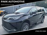 2022 Toyota Sienna XLE Hybrid Braun Ability Wheelchair Mobility Van Peachland
