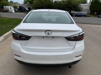 2020 Toyota yaris le premium sedan ! VERY LOW MILEAGE ! READY TO GO ! PHILADELPHIA - Image 4