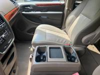 2015 Chrysler Town and Country Touring L * Low miles * Fully loaded city of atlanta - Image 9