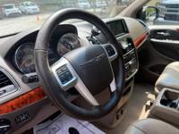 2015 Chrysler Town and Country Touring L * Low miles * Fully loaded city of atlanta - Image 10