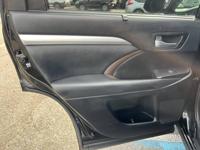 2019 Toyota Highlander XLE V6 AWD (Natl) LOW WEEKLY PAYMENTS! + IF WE CANT APPROVE YOU, NO ONE CAN!!! - Image 10