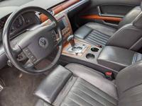 2004 Volkswagen Phaeton Sedan 4d WE TAKE TRADE-INS! - Image 10