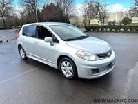 2011 Nissan Versa 1.8 SL Automatic low Miles Hatchback Mack Motors Corporation - Image 5