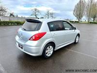 2011 Nissan Versa 1.8 SL Automatic low Miles Hatchback Mack Motors Corporation - Image 7