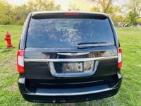 2016 Chrysler Town & Country Touring L 4dr Mini Van _Chrysler_ _Town & Country_ _Sedan_ - Image 6