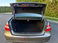 Clean title in hand! Mercedes-Benz 2013 E350 4 Matic, V6 3.5! Brooklyn - Image 9