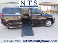 CHRYSLER PACIFICA TOURING-L HANDICAPPED WHEELCHAIR POWER RAMP VAN Irving, TX - Image 2