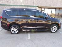 CHRYSLER PACIFICA TOURING-L HANDICAPPED WHEELCHAIR POWER RAMP VAN Irving, TX - Image 3