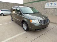 CHRYSLER TOWN & COUNTRY TOURING HANDICAPPED WHEELCHAIR PWR RAMP VAN Irving, TX - Image 4