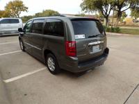 CHRYSLER TOWN & COUNTRY TOURING HANDICAPPED WHEELCHAIR PWR RAMP VAN Irving, TX - Image 7