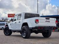 2023 JEEP GLADIATOR MOJAVE 4X4 WITH LOW MILES!! Houston - Image 5