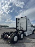 2023 Freightliner Cascadia Sleeper Truck city of chicago - Image 9