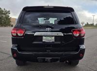 2018 Toyota Sequoia Limited LIMITED 4WD REAR ENTERTAINMENT Green State Motors - Image 7