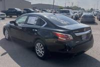 2015 Nissan Altima 2.5s * Runs and drives great * - Image 3
