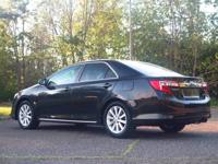 2012 Toyota Camry Hybrid XLE 4dr Sedan East Brunswick, NJ - Image 4