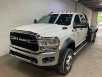 2024 RAM 5500 4X4 CREW CAB DIESEL FLATBED WORK TRUCK ONE OWNER, TEXAS TRUCK - Image 2