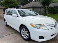 2011 TOYOTA CAMRY 1 OWNER 4CIL GAS SAVE