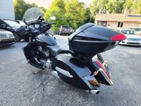 2017 VICTORY CROSS COUNTRY💥 TOURING 💥 GREAT CONDITION💥💥 SCHEREVILLE, IN (35 mins FROM CHICAGO) - Image 8