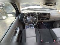 2007 GMC Sierra 2500HD - Image 8