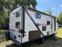 2020 Forest River WILDWOOD PLATIUM 178BHSKK BUNK BEDS + Gator Truck Center of Ocala - Image 7