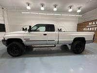 2001 Dodge Ram 2500 Laramie 4X4 5.9L DIESEL / NEW WHEELS TIRES 2500 + MM Investment Cars-Gladstone / WE SHIP NATIONWIDE - Image 4