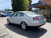 2009 Volkswagen Passat Komfort – Clean, Comfortable & Reliable VERY CLEAN // LOW MILES!! - Image 4