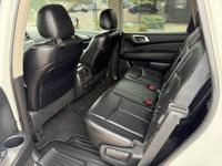 2019 Nissan Pathfinder SL 4WD Englewood, CO - Image 8