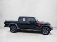 2020 Jeep Gladiator Overland 4x4 4WD Truck SUV Crew cab AUTONATION Call (281) 769-3274 for a personalized Video Walkaround - Image 5