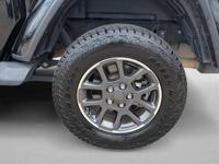 2020 Jeep Gladiator Overland 4x4 4WD Truck SUV Crew cab AUTONATION Call (281) 769-3274 for a personalized Video Walkaround - Image 9
