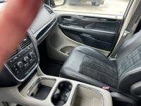 2018 Dodge Grand Caravan in excellent condition 122k miles pasadena - Image 8
