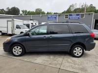 2009 Toyota Sienna LE Mobility Handicap Rear Entry Wheelchair Ramp Van - Image 4