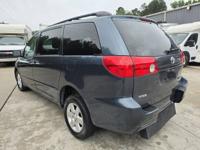 2009 Toyota Sienna LE Mobility Handicap Rear Entry Wheelchair Ramp Van - Image 5