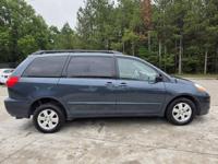 2009 Toyota Sienna LE Mobility Handicap Rear Entry Wheelchair Ramp Van - Image 8