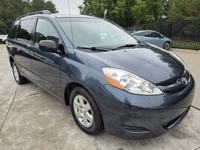 2009 Toyota Sienna LE Mobility Handicap Rear Entry Wheelchair Ramp Van - Image 9