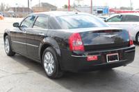 2010 Chrysler 300-Series 4dr Sdn Touring Signature RWD _Chrysler_ _300-Series_ _Sedan_ - Image 8