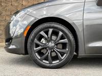 2018 Chrysler Pacifica Touring Plus Hendersonville - Image 10