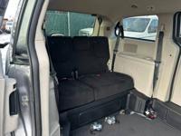 2013 Dodge Grand Caravan - HANDICAP / WHEELCHAIR VAN / SUPER LOW MI Grand caravan wheelchain van Beaverton - Image 9