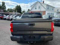 2018 TOYOTA TUNDRA LIMITED 5.7 LITER V8 FULLY LOADED WE FINANCE FEASTERVILLE - Image 6
