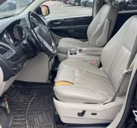 2015 Chrysler Town and country touring * Highway miles* Runs great - Image 6
