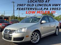 2010 VOLKSWAGEN JETTA LOW MILES CLEAN CARFAX GREAT ON GAS RUNS GREAT FEASTERVILLE - Image 2