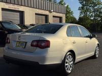 2010 VOLKSWAGEN JETTA LOW MILES CLEAN CARFAX GREAT ON GAS RUNS GREAT FEASTERVILLE - Image 7