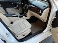 2015 Mercedes-Benz GLK-Class RWD Panoramic roof ,Leather Seats - Image 10