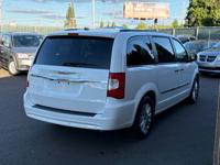 2015 Chrysler Town & Country Touring L Wagon - ONLY 58K MILES!!! VAN IN BEAVERTON - Image 5